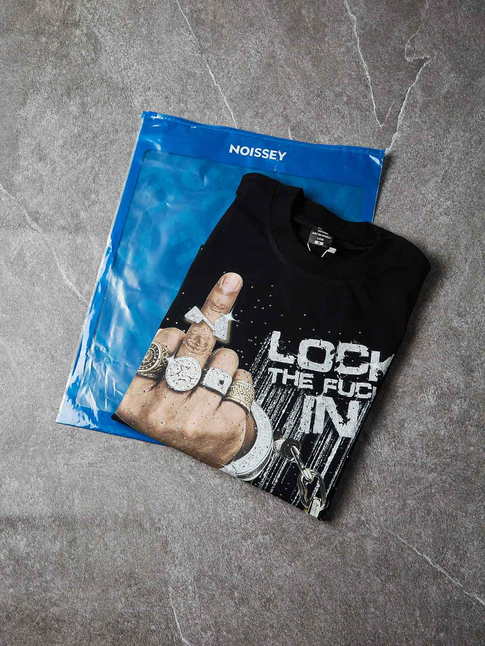 LOCK THE FUCK IN Unisex Tişört