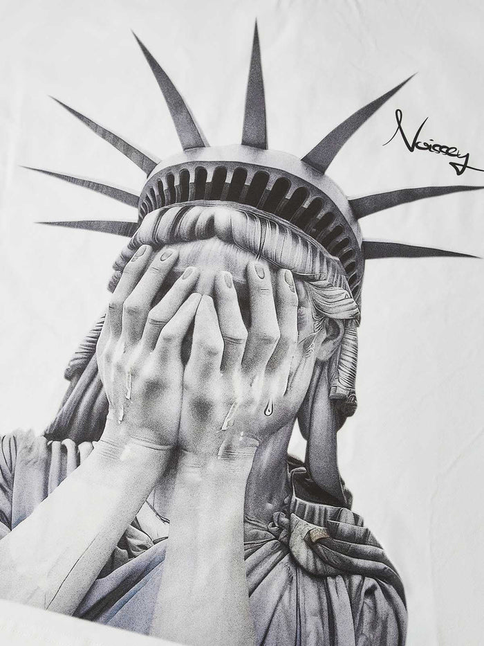Weeping Liberty Beyaz Unisex Tişört