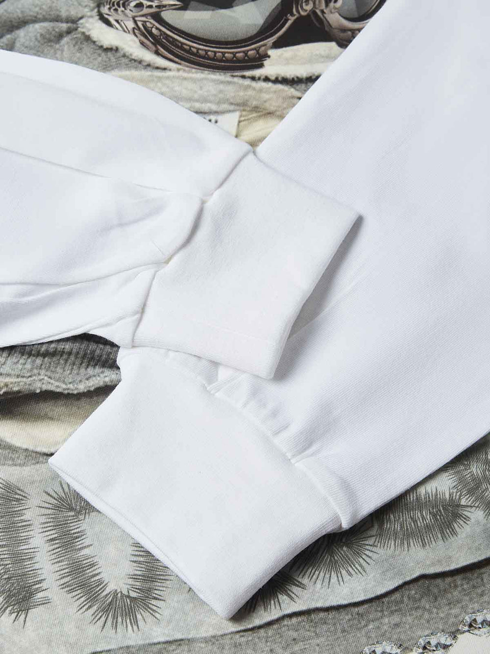 Beyaz Maske Kolaj Unisex Uzun Kollu Tişört