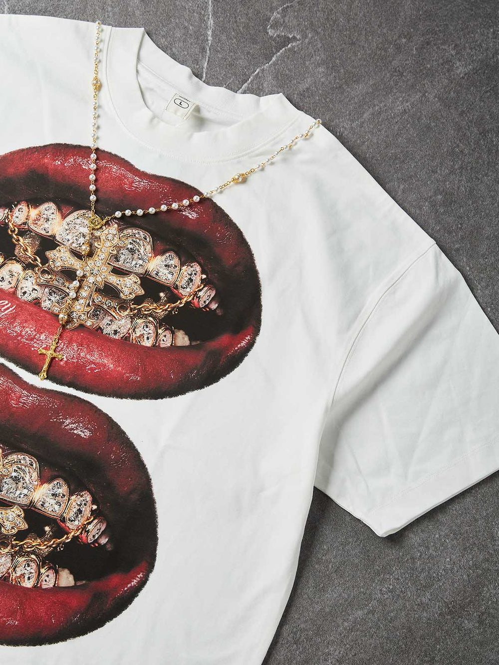 Burgundy Lips Unisex Tişört