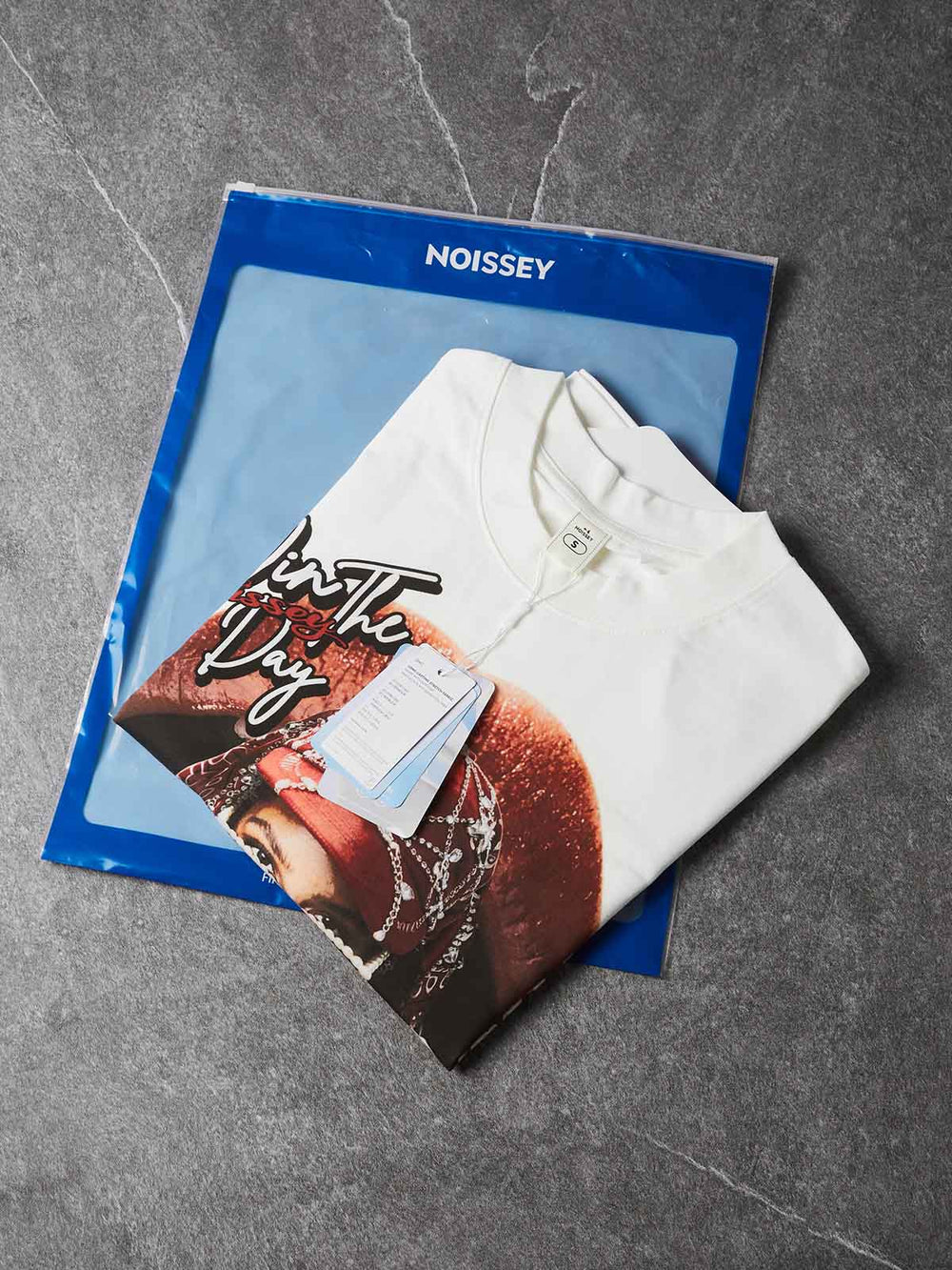 Kırmızı Dudak Boksör Beyaz Unisex Tişört