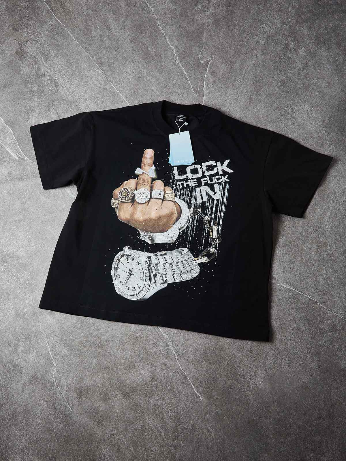 LOCK THE FUCK IN Unisex Tişört