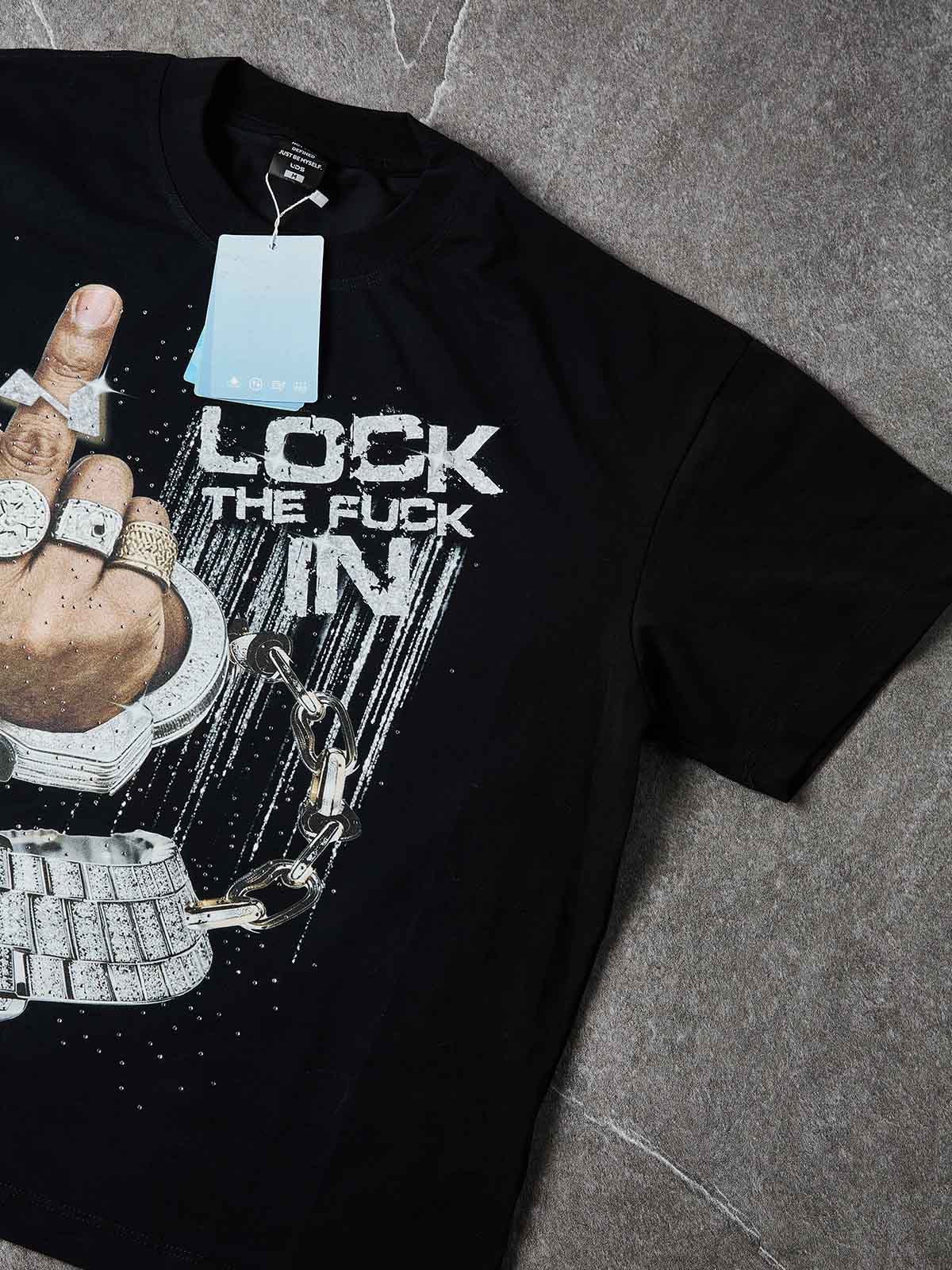 LOCK THE FUCK IN Unisex Tişört