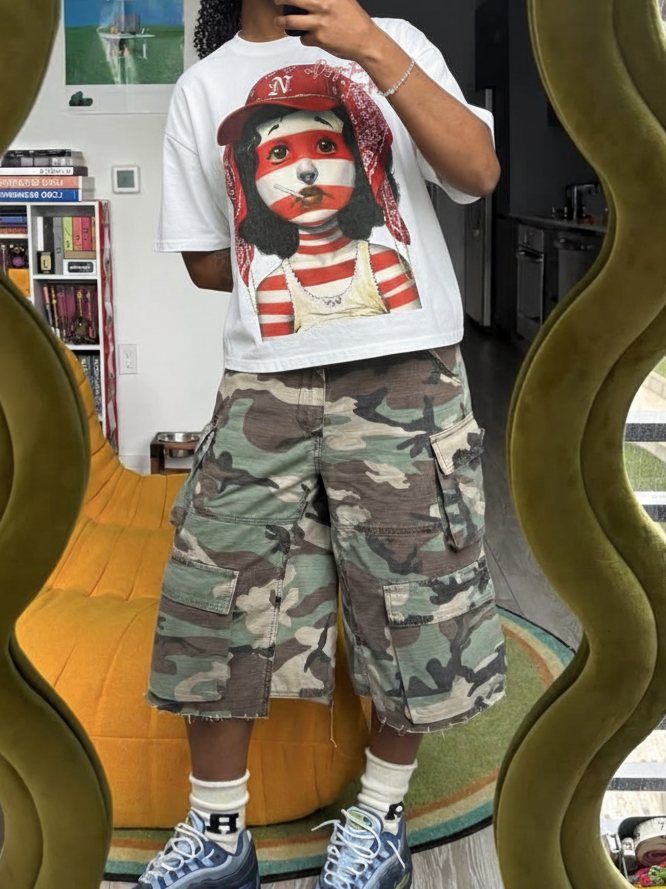 Kırmızı Bandanalı Kız Beyaz Unisex Tişört