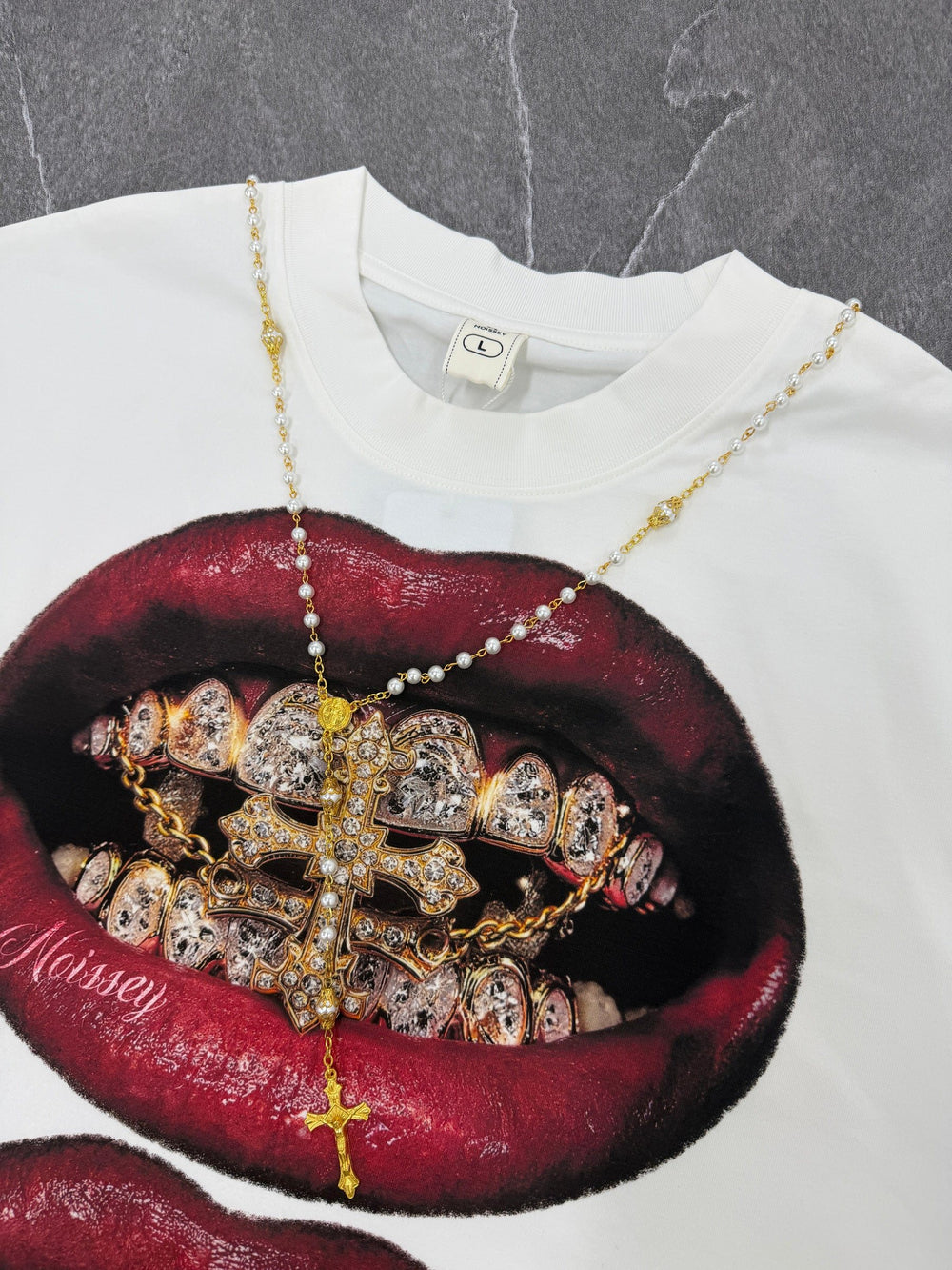 Burgundy Lips Unisex Tişört
